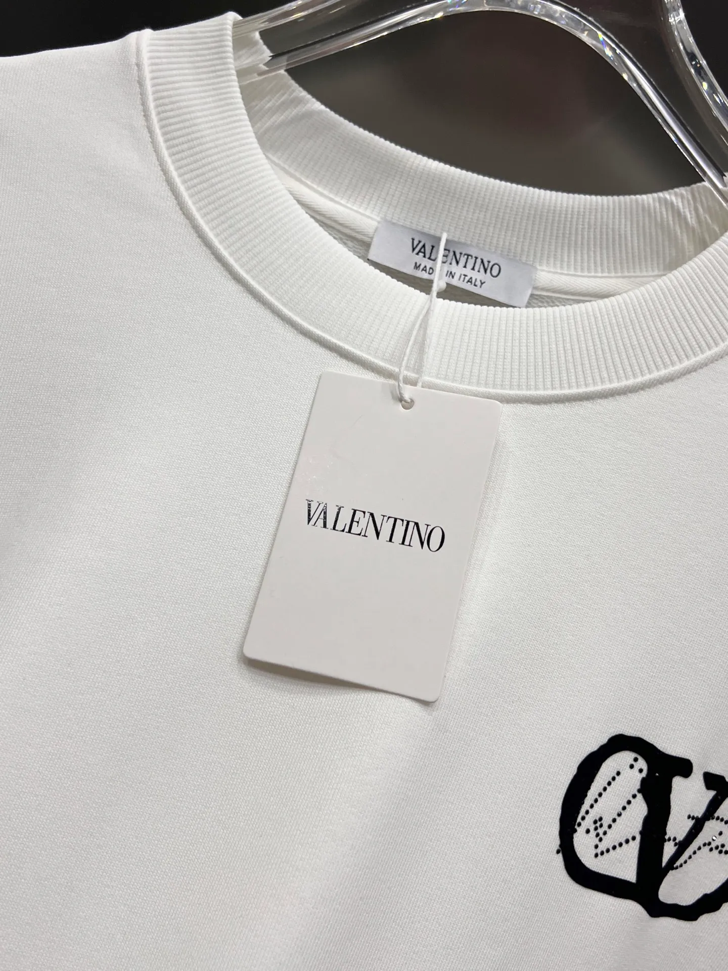 Valentino 2026 Autumn and Winter New Arrival round neck long-sleeved sweatshirt New Arrival logo Middle Eastern Australian diamond + flocking printing technology short-sleeved T-shirt Premium version! The custom-made fabrics at the counter are Breathable and have high comfort. The real thing is great🔥Same Style for men and women, loose version, Size S M L XL XXL, five sizes, Black White